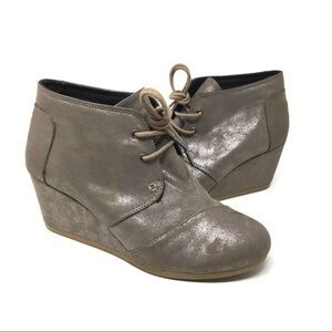 Toms Desert Gunmetal Metallic Lace-Up Wedge Ankle Booties 
Size 8.5